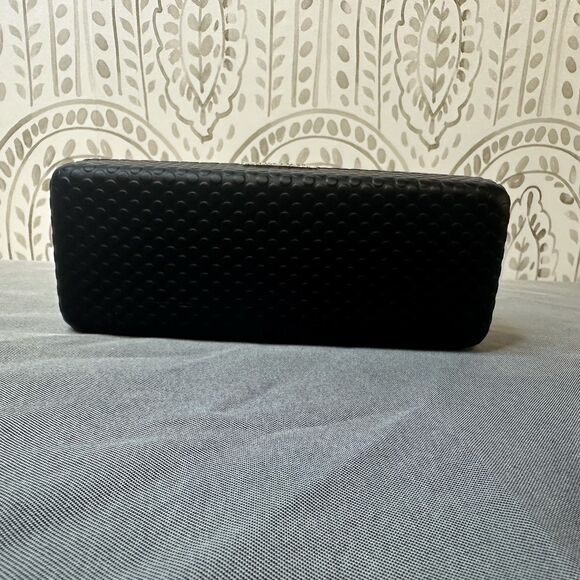 NEW Helium Paris Black Hard Clamshell Eyeglasses Case Spring Closure‎ With Cloth - Picture 3 of 4